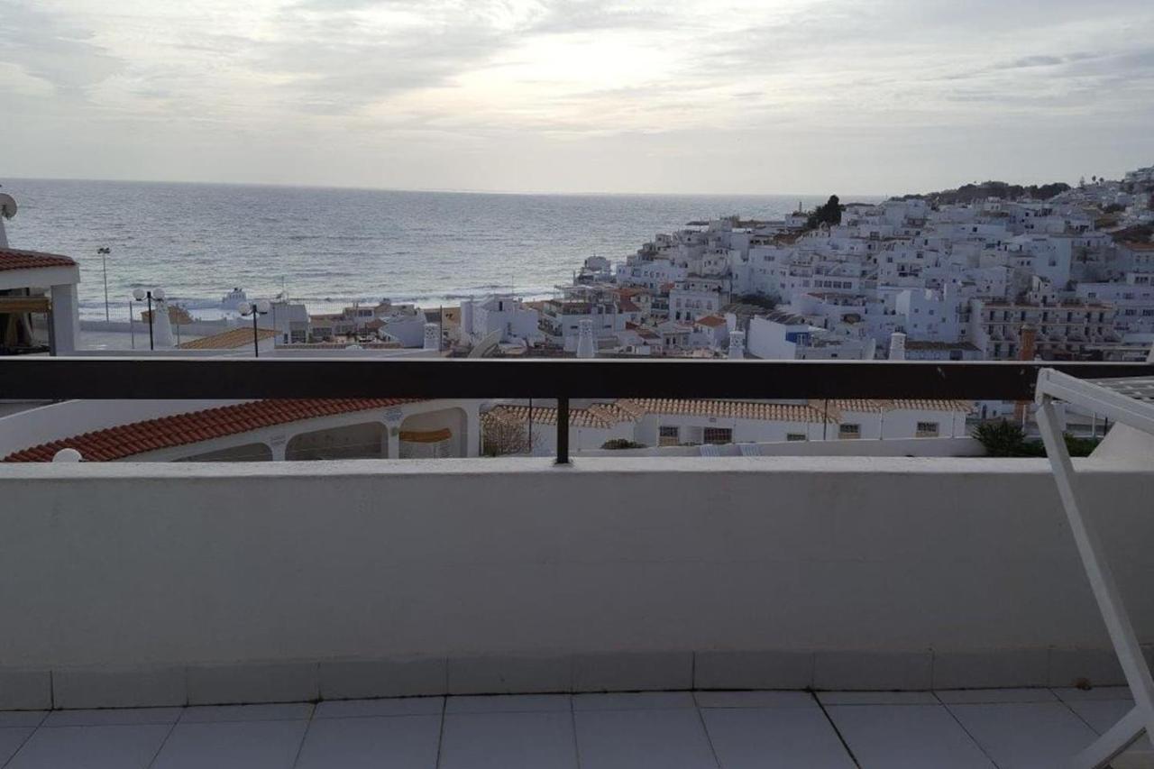Albufeira, One Step To The